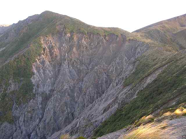 Ruahine - Sunrise Hut 036.jpg